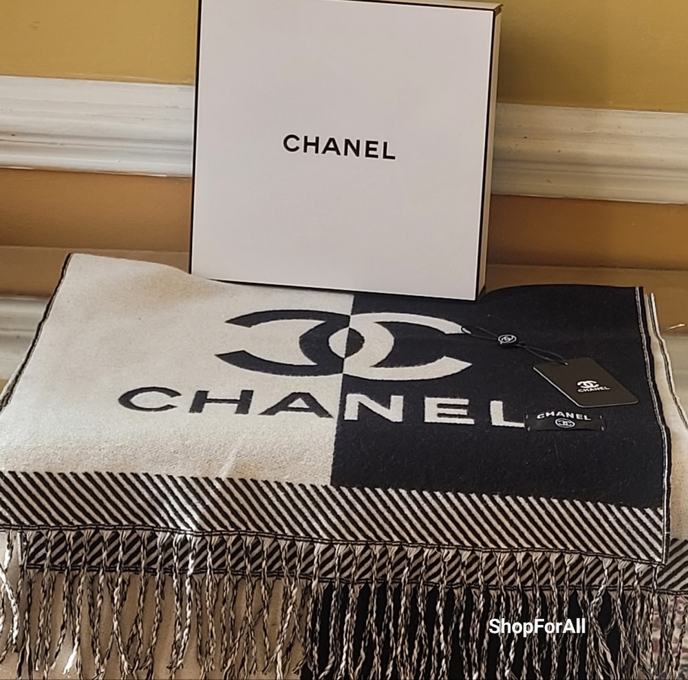 CHANEL Monochrome Logo Scarf (Box)